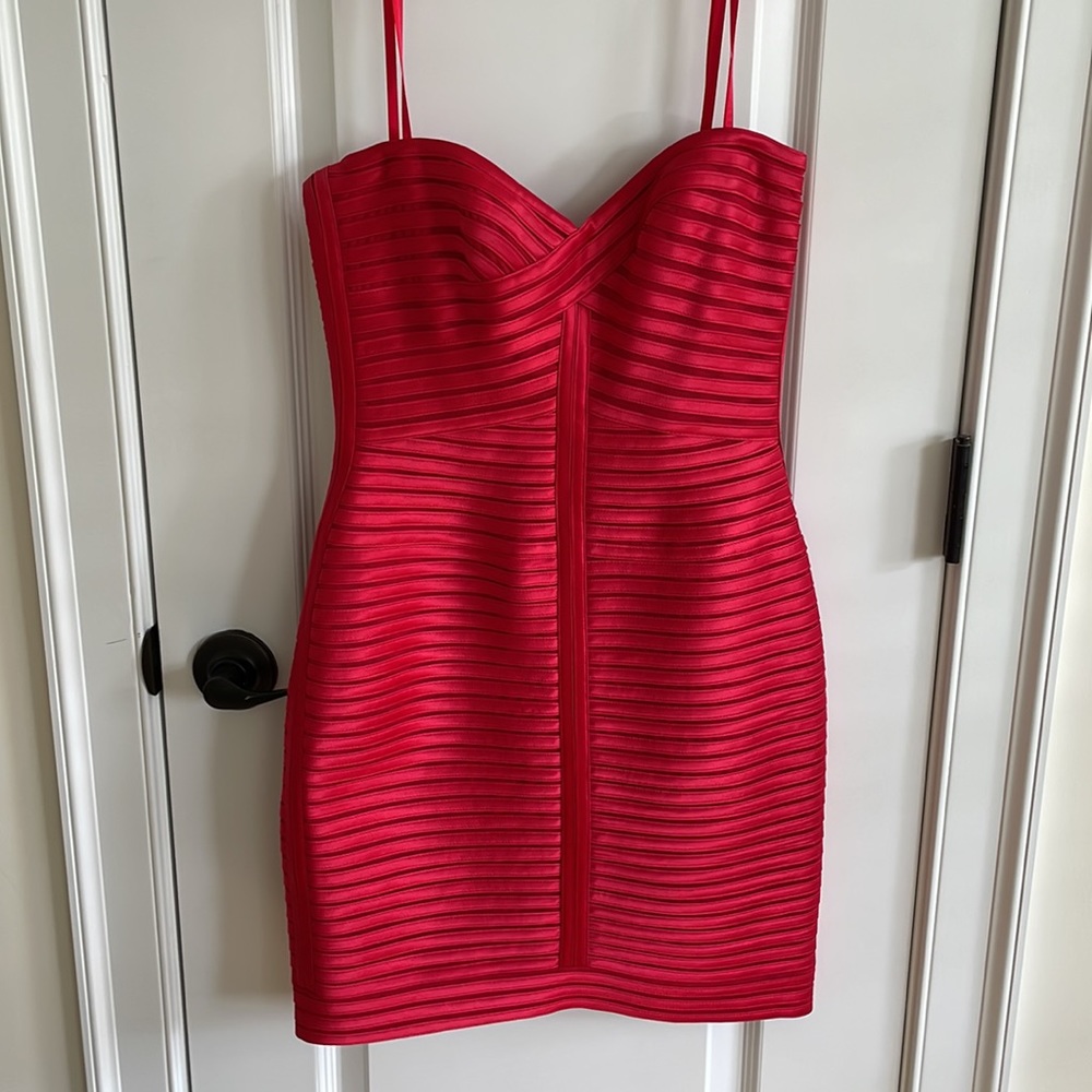 BCBGMAXAZRIA red strapless bodycon dress